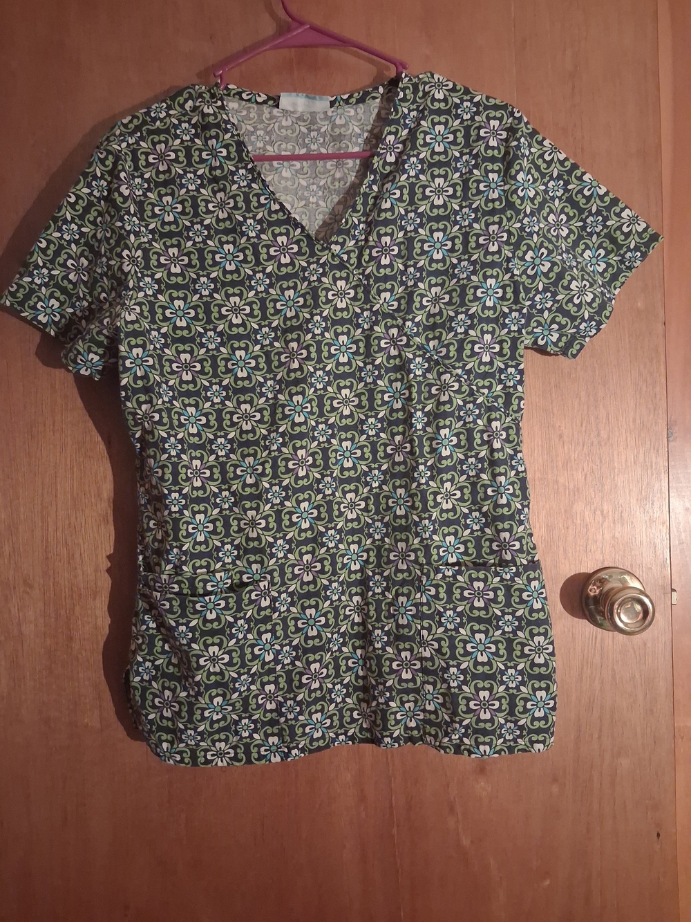 SB Scrubs Floral Geometric V‑Neck Top in Green and Blue